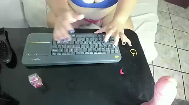 mila cinnamon online show from 12.29.24