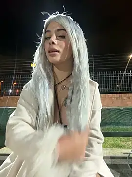 Snapshot of Tusumisahot chatting on 11.20.25 Tusumisahot online show from 11.20.25