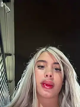 Snapshot of Tusumisahot chatting on 02.20.26 Tusumisahot online show from 02.20.26