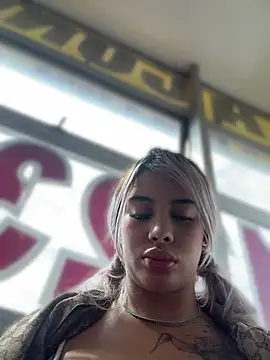 Snapshot of Tusumisahot chatting on 04.07.26 Tusumisahot online show from 04.07.26