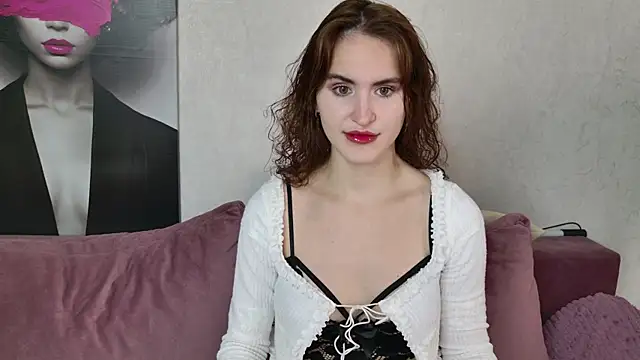 Snapshot of FridaCure chatting on 10.05.25 FridaCure online show from 10.05.25