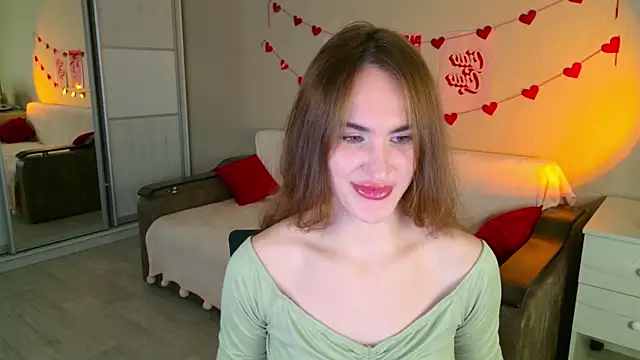 Snapshot of FridaCure chatting on 10.11.25 FridaCure online show from 10.11.25