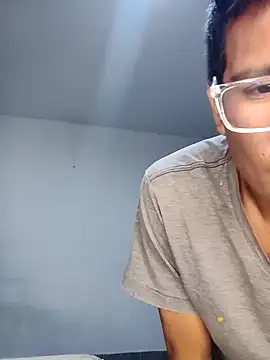 Snapshot of PequeArely chatting on 01.11.25 PequeArely online show from 01.11.25