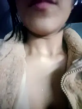 Snapshot of PequeArely chatting on 02.01.25 PequeArely online show from 02.01.25