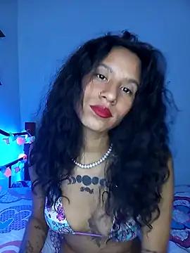 Snapshot of Karii-R chatting on 12.04.24 Karii-R online show from 12.04.24