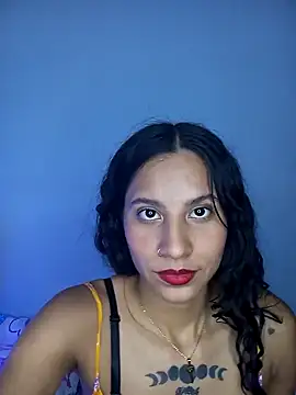 Snapshot of Karii-R chatting on 12.11.24 Karii-R online show from 12.11.24