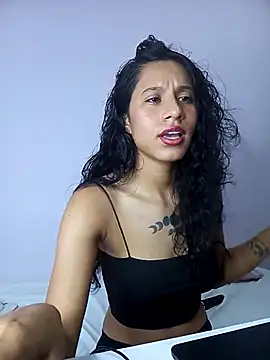 Snapshot of Karii-R chatting on 02.09.25 Karii-R online show from 02.09.25