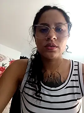 Snapshot of Karii-R chatting on 04.30.26 Karii-R online show from 04.30.26