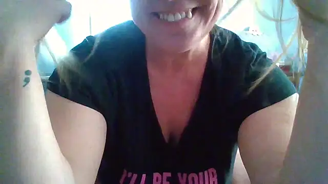 Snapshot of messyclumsyprincess chatting on 02.09.25 messyclumsyprincess online show from 02.09.25