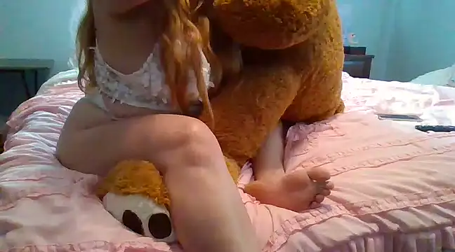 Snapshot of messyclumsyprincess chatting on 03.18.25 messyclumsyprincess online show from 03.18.25