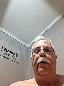 Snapshot of NawtyB1965 chatting on 10.11.25 NawtyB1965 online show from 10.11.25