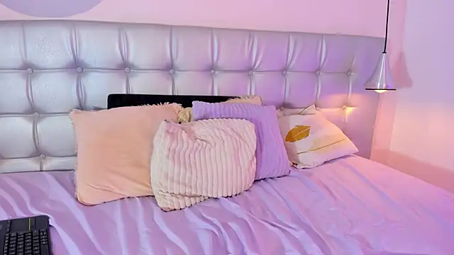 Snapshot of Axel_brunette1 chatting on 01.28.25 Axel brunette1 online show from 01.28.25