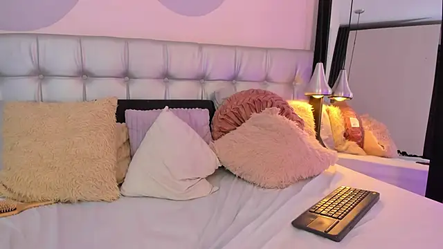 Snapshot of Axel_brunette1 chatting on 03.20.25 Axel brunette1 online show from 03.20.25