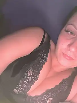 Snapshot of kinguscicus chatting on 10.18.25 kinguscicus online show from 10.18.25