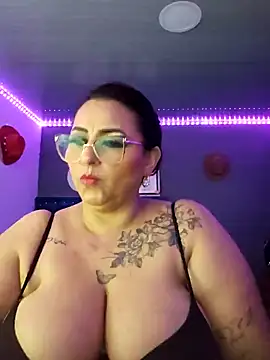 Snapshot of Ivonnee__ chatting on 12.11.24 Ivonnee online show from 12.11.24