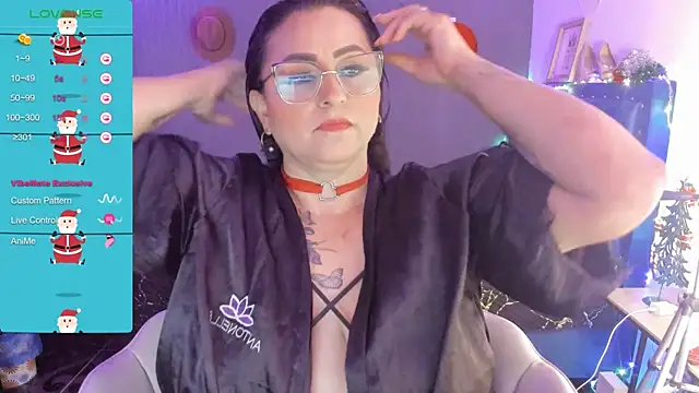 Snapshot of Ivonnee__ chatting on 12.18.24 Ivonnee online show from 12.18.24