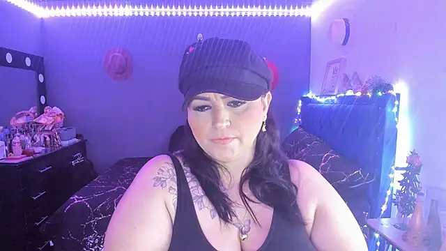 Snapshot of Ivonnee__ chatting on 12.19.24 Ivonnee online show from 12.19.24