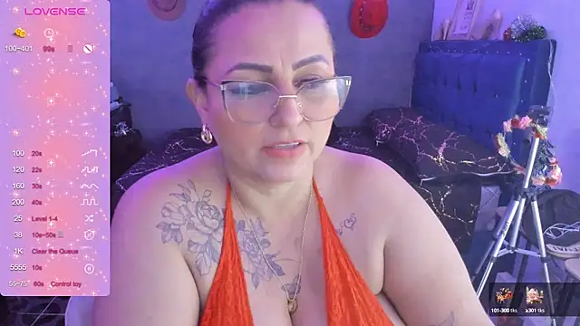 Snapshot of Ivonnee__ chatting on 12.22.24 Ivonnee online show from 12.22.24