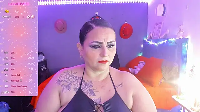 Snapshot of Ivonnee__ chatting on 12.28.24 Ivonnee online show from 12.28.24