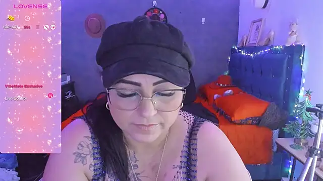 Snapshot of Ivonnee__ chatting on 12.29.24 Ivonnee online show from 12.29.24