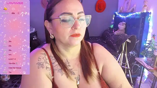 Snapshot of Ivonnee__ chatting on 12.30.24 Ivonnee online show from 12.30.24