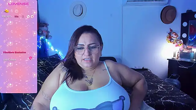 Snapshot of Ivonnee__ chatting on 01.18.25 Ivonnee online show from 01.18.25