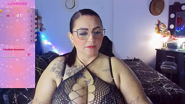 Snapshot of Ivonnee__ chatting on 01.19.25 Ivonnee online show from 01.19.25