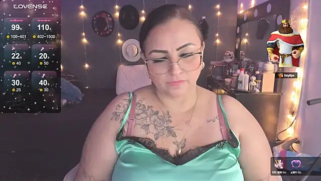 Snapshot of Ivonnee__ chatting on 02.18.25 Ivonnee online show from 02.18.25