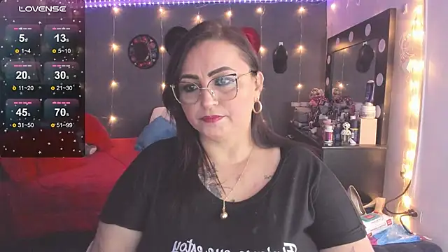 Snapshot of Ivonnee__ chatting on 02.26.25 Ivonnee online show from 02.26.25