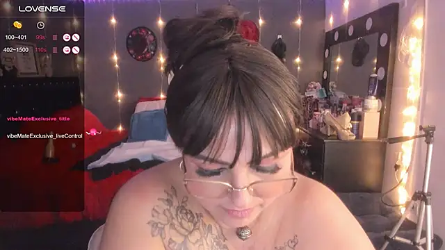 Snapshot of Ivonnee__ chatting on 03.11.25 Ivonnee online show from 03.11.25