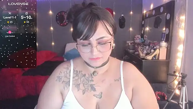 Snapshot of Ivonnee__ chatting on 03.12.25 Ivonnee online show from 03.12.25