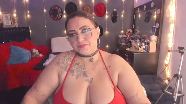 Snapshot of Ivonnee__ chatting on 03.14.25 Ivonnee online show from 03.14.25