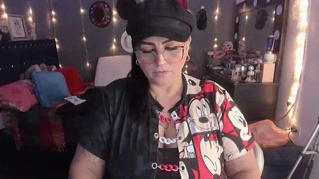 Snapshot of Ivonnee__ chatting on 03.16.25 Ivonnee online show from 03.16.25