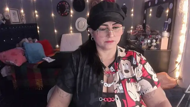 Snapshot of Ivonnee__ chatting on 03.16.25 Ivonnee online show from 03.16.25