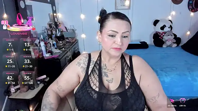 Snapshot of Ivonnee__ chatting on 11.08.25 Ivonnee online show from 11.08.25