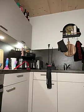 Snapshot of Izzy_Inked chatting on 11.10.25 Izzy Inked online show from 11.10.25