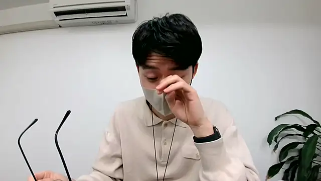 Snapshot of TakuryuJPN chatting on 12.16.24 TakuryuJPN online show from 12.16.24