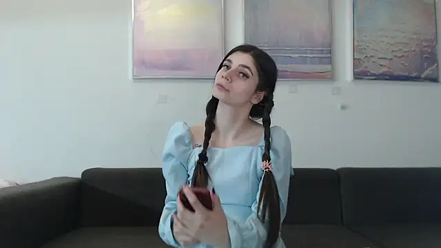 Snapshot of Effi_18 chatting on 02.21.25 Effi 18 online show from 02.21.25