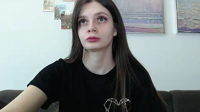 Snapshot of Effi_18 chatting on 03.04.25 Effi 18 online show from 03.04.25