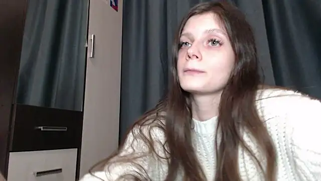 Snapshot of Effi_18 chatting on 10.22.25 Effi 18 online show from 10.22.25