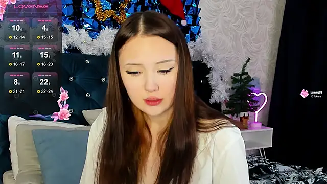 MiriaamWhite online show from 12.15.24