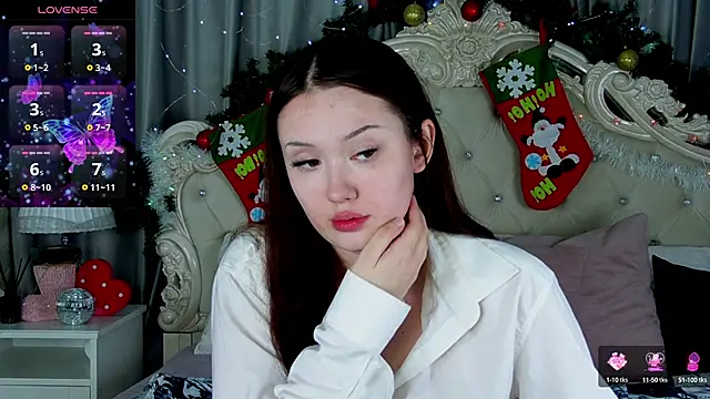 MiriaamWhite online show from 12.21.24
