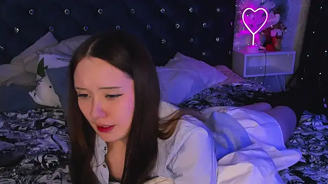 MiriaamWhite online show from 01.06.25