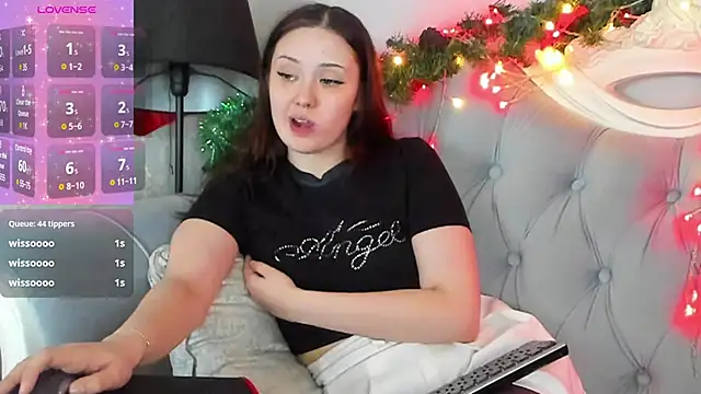 MiriaamWhite online show from 01.17.25