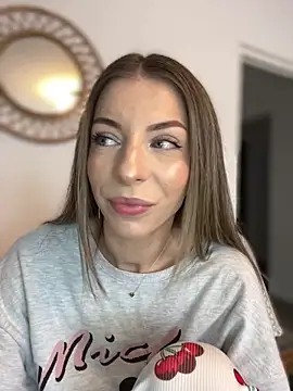 Mia Ethan online show from 10.11.25