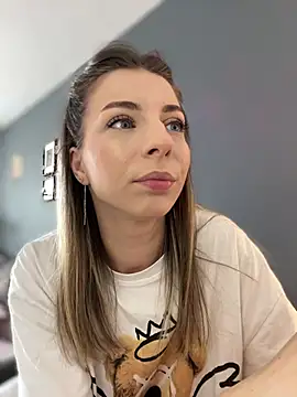 Snapshot of Mia_Ethan chatting on 05.19.26 Mia Ethan online show from 05.19.26