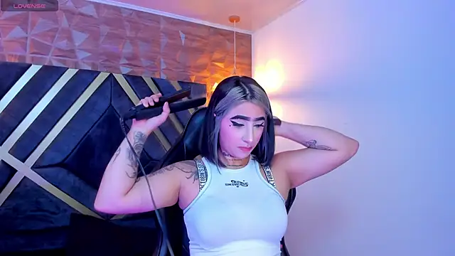 Snapshot of Alahia_Dangelo chatting on 10.10.25 Alahia Dangelo online show from 10.10.25