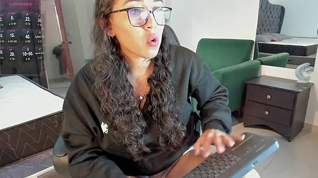  maria foxx  online show from 10.23.25