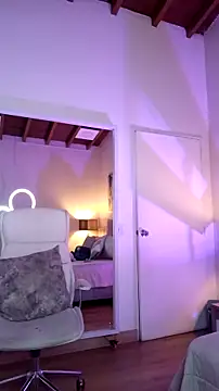 Snapshot of DaniRousse chatting on 01.20.25 DaniRousse online show from 01.20.25