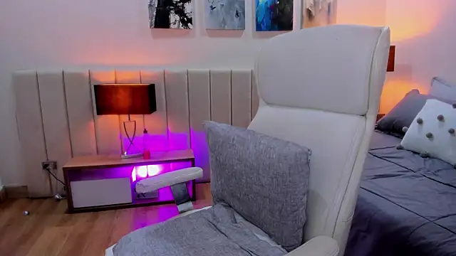 DaniRousse online show from 12.04.25